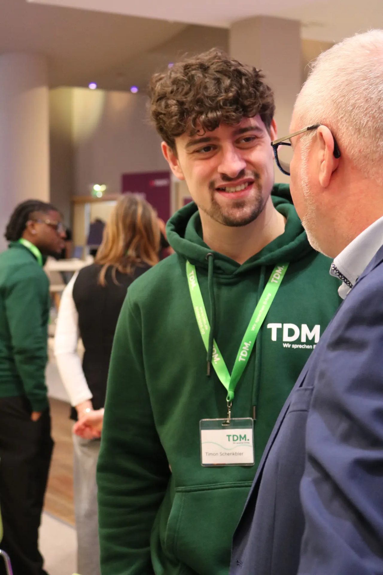TDM CCW 2026 Berlin – Mitarbeiter im Messegespräch