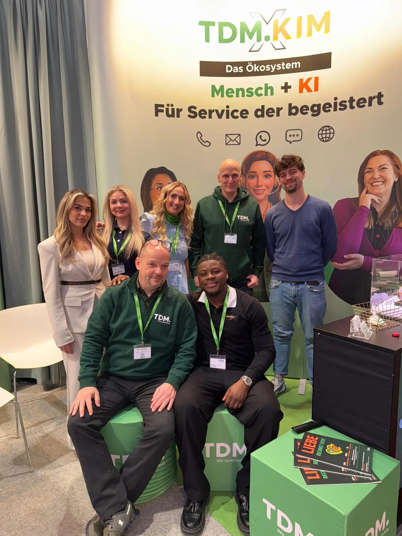 TDM Team CCW 2026 Berlin – Messestand Gruppenfoto