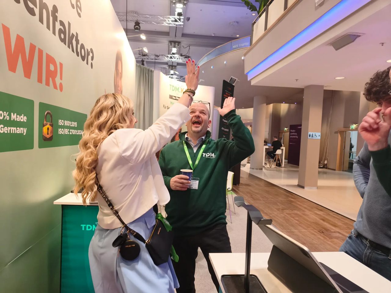 TDM Team CCW 2026 Berlin – High Five am Messestand